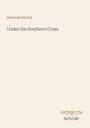 Oben steht "Deborah Alcock", zentral "Under the Southern Cross". Unten ist ein Logo mit "ANTIQUM NOVUM". Hintergrund Hellbeige.