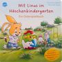 "Mit Linus im Häschenkinder­garten: Ein Osterspielbuch." Ein Hase bemalt ein großes Osterei, umgeben von Gräsern und Büschen.