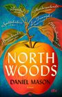 "NORTH WOODS", große gelbe Buchstaben auf rotem Apfel. Zitate auf Blättern: "Fesselnd", "Atemberaubend", "Spektakulär", "Ein Triumph".