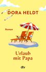 "Dora Heldt, Urlaub mit Papa. Roman." Drei Möwen, zwei Liegestühle, ein rot-weißer Sonnenschirm auf Sand.
