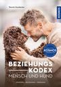 "Beziehungskodex Mensch und Hund. Führung - Beziehung - Freiraum." Ein Mann berührt mit der Stirn einen lockigen Hund.