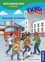 "BÜCHERHELDEN 1. Klasse. Feuerwehr im Einsatz. TKKG Junior Logo. Vier Kinder und ein Hund vor einem Feuerwehrauto."