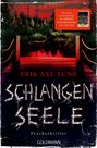 „Erik Axl Sund, Schlangenseele, Psychothriller.“ Ein Steg führt zu einem Wald mit rotem Himmel.