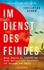 "IM DIENST DES FEINDES" in großen Buchstaben, darunter Flugzeuge am Himmel, mit einem dramatischen roten Hintergrund.