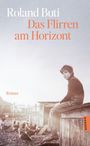"Roland Buti, Das Flirren am Horizont, Roman, HANSER. Junge sitzt auf Holzhütte, umgeben von Hühnern auf einem Bauernhof."