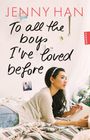Der Text lautet: "JENNY HAN, To all the boys I've loved before." Eine Frau liegt nachdenklich auf einem Bett und schreibt.