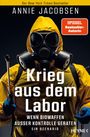 "Krieg aus dem Labor", "Annie Jacobsen", "SPiEGEL Bestseller-Autorin". Figur in gelbem Schutzanzug mit Gasmaske.