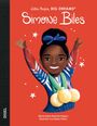 "Simone Biles" in geschwungener Schrift. Illustration: Ein lächelndes Mädchen mit Medaillen und ausgebreiteten Armen.