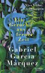 "Ein Geruch aus ferner Zeit" von Gabriel García Márquez. Ein blauer Stuhl umgeben von üppigen grünen Pflanzen.