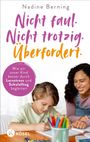 „Nicht faul. Nicht trotzig. Überfordert.“ zeigt Kind beim Malen mit lächelnder Frau.