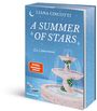 „A Summer of Stars“ von Liana Cincotti; Ein Liebesroman. SPIEGEL Bestseller-Autorin. Illustration eines Brunnens und High Heels.