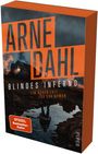 „ARNE DAHL, BLINDES INFERNO, Ein neuer Fall für Eva Nyman, SPIEGEL Bestseller-Autor“. Ein Haus bei Nacht, Feuer im Hintergrund.