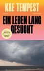 KAE TEMPEST, "Ein Leben Lang Gesucht". Kommentar: "Dieses Buch wird Leben retten." Bild: Bedrohliche Wolken über einem Strand.