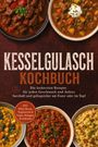 "Kesselsuppe Kochbuch" und Teller mit buntem Gulasch, Curry und Beilagen.