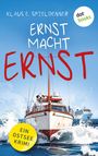 "ERNST MACHT ERNST. Ein Ostsee Krimi." Ein Hund steht auf einem Boot vor welligem Meer, im Hintergrund ein Kreuzfahrtschiff.