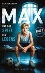 Texte: "MAX", "UND DAS SPIEL DES LEBENS", "BAND 2 DER MAX-SAGA". Junge in Sportkleidung sitzt in Umkleide, Ball und Schuhe daneben.