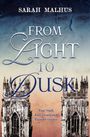 Text: „FROM LIGHT TO DUSK“, „Eine Stadt. Zwei Gentlemen. Tausend Geister.“; Titelgestaltung vor gotischen Türmen.