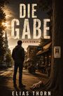 Texte: „Die Gabe“, „Kurzroman“, „Elias Thorn“, „Vermisst Emma Carter“. Ein Mann steht auf einer Straße, neben ihm liegt eine Puppe.