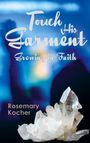 "Touch His Garment: Growing in Faith" von Rosemary Kocher. Ein Kristall vor unscharfem, blauem Hintergrund.