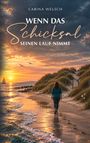 Text: "CARINA WELSCH - WENN DAS Schicksal SEINEN LAUF NIMMT." Sonnenuntergang am Meer, Frau geht entlang eines Strandes.
