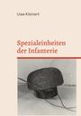 Text: "Uwe Kleinert, Spezialeinheiten der Infanterie." Schwarz-Weiß-Foto eines Helms mit Kabeln.