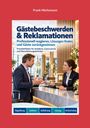 „Gästebeschwerden & Reklamationen“ beschreibt ein Praxisleitfaden, illustriert mit einem Empfangsszenario in einem Hotel.