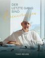 "DER LETZTE GANG SIND Erinnerungen. TIMO REUSS." Ein Koch sitzt an einem gedeckten Tisch, trägt eine Kochmütze.