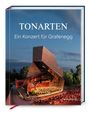 Text: "TONARTEN Ein Konzert für Grafenegg." Modernes Open-Air-Konzert vor Naturkulisse, mit beleuchtetem Bühnengebäude.