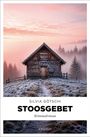 "SILVIA GÖTSCHI, STOOSGEBET, Kriminalroman. emons:" Eine Holzhütte steht in frostiger Landschaft bei Sonnenaufgang.