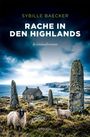 Text: Sybille Baecker, Rache in den Highlands, Kriminalroman. 

Landschaft mit Hügeln, einem kleinen Steinhaus und Schafen.