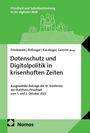 "Datenschutz und Digitalpolitik in krisenhaften Zeiten" steht groß auf grünem Hintergrund mit schlichten Illustrationen von Menschen.