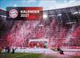 KALENDER 2027, DEUTSCHER FUSSBALLMEISTER 2026. Jubelndes Team mit rotem Konfetti auf einem Fußballplatz voller Fans.