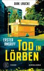 "Erster Angriff: Tod in Lörben" von Dirk Laucke. Im Vordergrund ein Imbissstand, umgeben von Gebäuden und Bäumen.