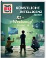 Text: "KÜNSTLICHE INTELLIGENZ: KI – ein Werkzeug für alles?" Drei Personen betrachten eine Wand mit KI-Bildern.