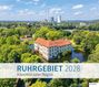 "RUHRGEBIET 2028: Ansichten einer Region." Ein Schloss umgeben von Bäumen und Wasser, im Hintergrund Industrieanlagen.