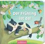 "Der Frühling ist da!" Ein Baum mit Blüten, ein Kätzchen ruht auf dem Ast, ein Vogel und Insekten sind umgeben von Blättern.