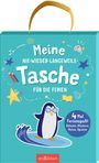 „Meine Nie-Wieder-Langeweile-Tasche für die Ferien“, Pinguin surft mit Brille, umgeben von Sternen und Stiften.