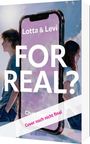 Text: "Lotta & Levi - FOR REAL? - Chat-Rom - Cover noch nicht final"

Ein großes Smartphone, davor ein Junge und ein Mädchen Rücken an Rücken.