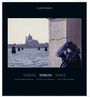 Text: "KLAUS PICHLER", "VENEZIA", "DIE STADT UND IHR KARNEVAL". Eine maskierte Person in Blau vor Venedig.
