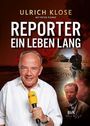 "Reporter ein Leben lang", Ulrich Klose. Ein Mann mit Mikrofon, im Hintergrund Explosion und Mann mit verschränkten Armen.