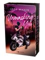 "Unmasking You" von Izzy Maxen, Ignition. Illustration: Paar mit Motorrad, Palmen im Hintergrund, lila-orange Sonnenuntergang.