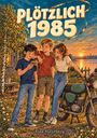 Oben steht „PLÖTZLICH 1985“. Drei Jugendliche stehen bei Sonnenuntergang, einer hält eine Kassette, ein Motorrad ist daneben.