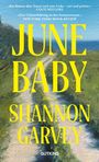 "JUNE BABY" und "SHANNON GARVEY", oben zitiert: „Ein Roman über Trauer und erste Liebe“. Gemälde eines Küstenwegs.