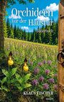 "Orchideen vor der Haustür. Bilderbuch." Szene: Blumenwiese mit Orchideen und Wald, Tür steht offen, blauer Himmel.