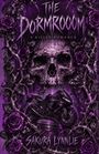 „The Dormroom: A Killer Romance“ und „Sakura Lynnie“ in violetter Schrift. Totenkopf, Motorrad, Dornen, lila Rosen.