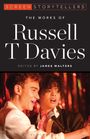 "SCREEN STORYTELLERS", "THE WORKS OF Russell T Davies", "EDITED BY JAMES WALTERS". Zwei Personen mit Mikrofon.