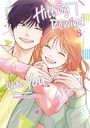 „Hitting Rewind With You“, Hanamaru Kira. Zwei lächelnde Personen, fröhlich und einander umarmend, bunter Hintergrund.