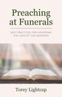 "Preaching at Funerals", "Best Practices for Honoring the Lives of the Departed", Torey Lightcap. Ein offenes Buch mit Lichteinfall.