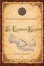 „Keepers of the Twelvefold Tapestry. The Elephant Keepers.“ Ein gezeichneter Elefantenfuß in Händen auf altmodischem Hintergrund.