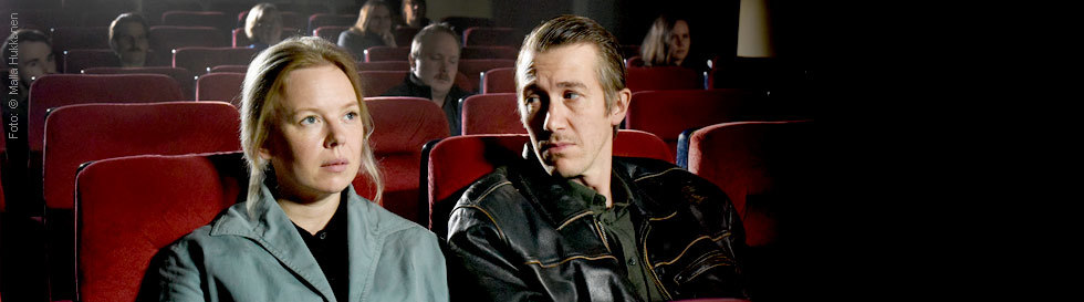 Ansa (Alma Pöysti) und Holappa (Jussi Vatanen) im Film »Fallende Blätter« von Regisseur Aki Kaurismäki